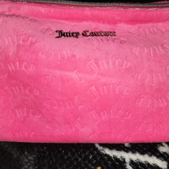 Juicy Couture Handbags - ✨️💓Juicy Couture Vibrant Pink Cosmetic Bag/ NWT✨️💓✨️💓